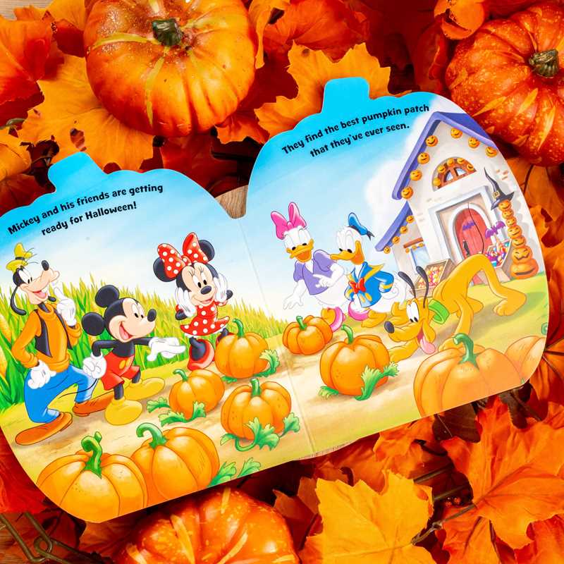 Disney Mickey & Friends: A Very Mickey Halloween by Dienesa Le: Board Books; 12 pages / English