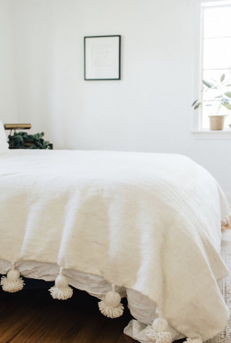 Wool Pom Pom Blanket / White