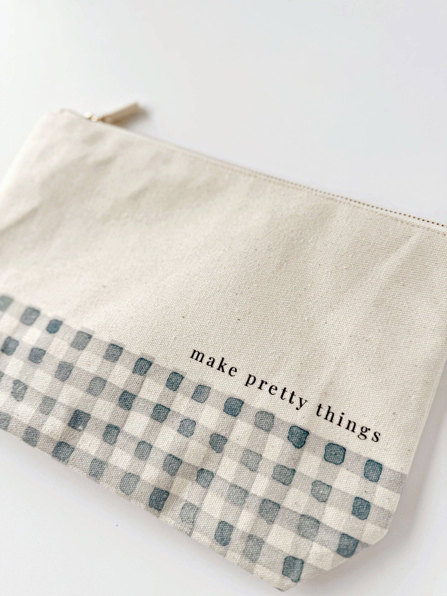 Canvas zipper pouch "make pretty things" gingham