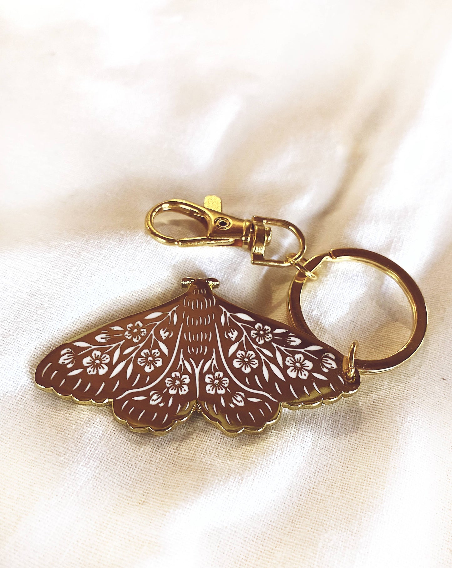 Floral Moth Keychain – Gold Enamel Accessory for Bags or Key