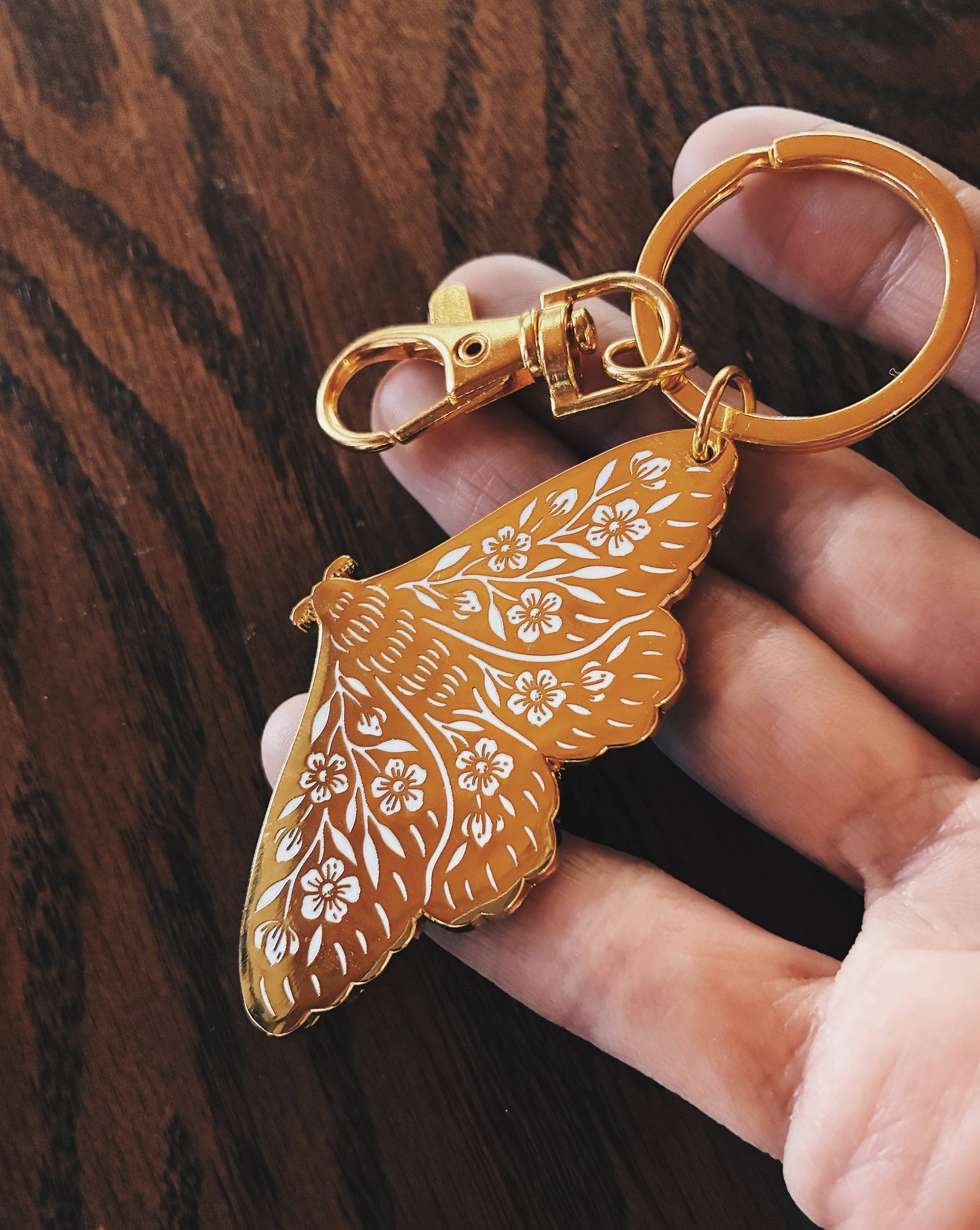 Floral Moth Keychain – Gold Enamel Accessory for Bags or Key