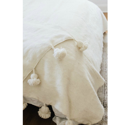 Wool Pom Pom Blanket / White