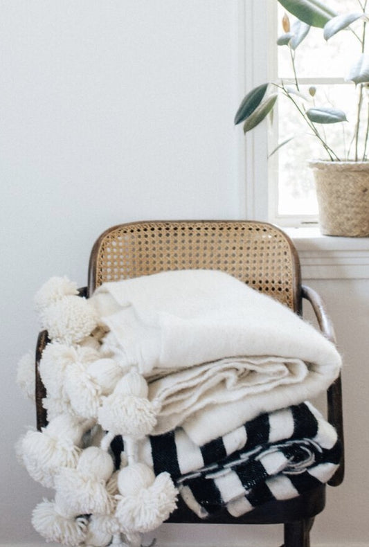 Wool Pom Pom Blanket / White